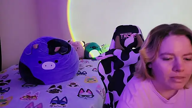 Snapshot of InternetFairy_XO chatting on 02/27/25, 07:12 InternetFairy XO online show from 02/27/25, 07:12