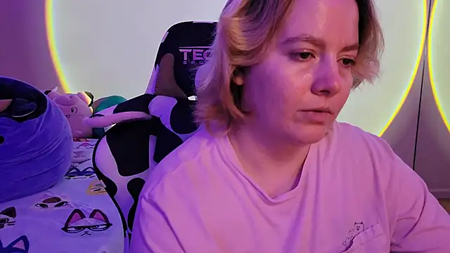 Snapshot of InternetFairy_XO chatting on 02/27/25, 10:15 InternetFairy XO online show from 02/27/25, 10:15