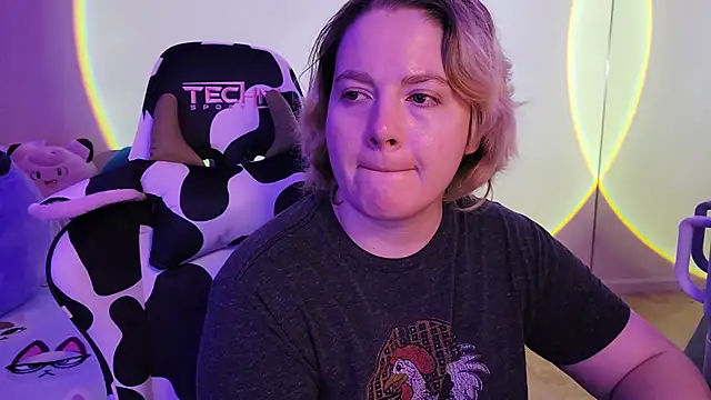 Snapshot of InternetFairy_XO chatting on 02/28/25, 04:54 InternetFairy XO online show from 02/28/25, 04:54