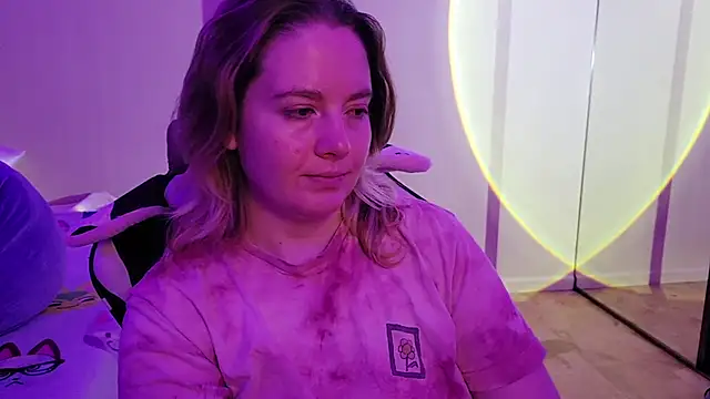 Snapshot of InternetFairy_XO chatting on 10/12/25, 01:37 InternetFairy XO online show from 10/12/25, 01:37