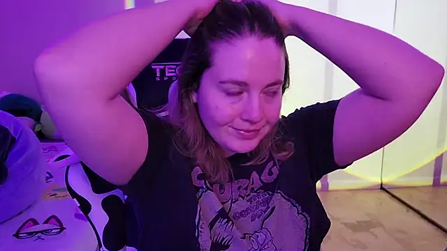 Snapshot of InternetFairy_XO chatting on 10/13/25, 02:22 InternetFairy XO online show from 10/13/25, 02:22