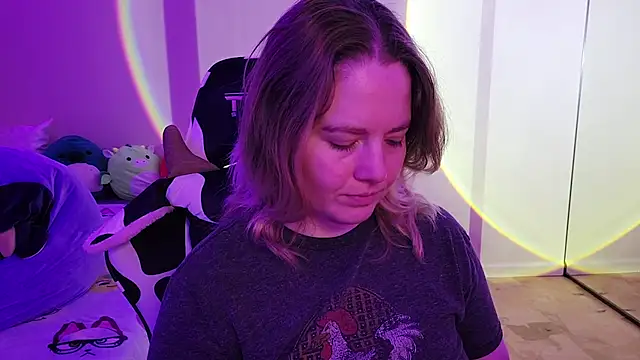 Snapshot of InternetFairy_XO chatting on 10/15/25, 04:34 InternetFairy XO online show from 10/15/25, 04:34