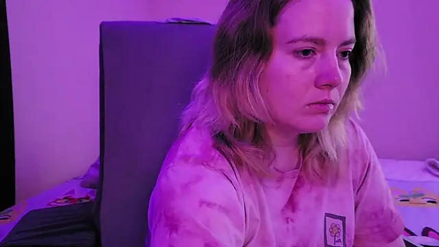 Snapshot of InternetFairy_XO chatting on 10/22/25, 02:23 InternetFairy XO online show from 10/22/25, 02:23