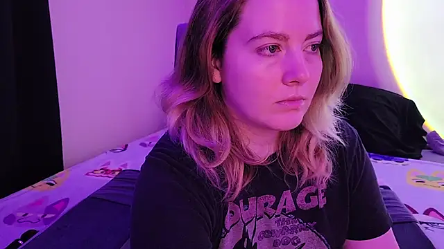 Snapshot of InternetFairy_XO chatting on 11/30/25, 04:27 InternetFairy XO online show from 11/30/25, 04:27