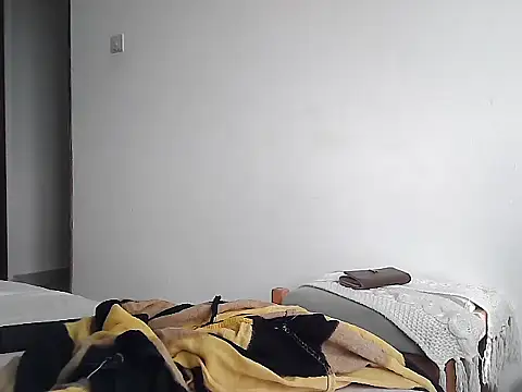 Snapshot of petiteebony_81 chatting on 03/13/26, 05:36 petiteebony 81 online show from 03/13/26, 05:36