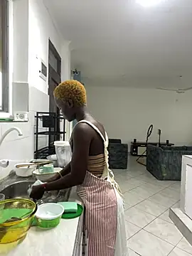 Snapshot of petiteebony_81 chatting on 04/20/26, 01:47 petiteebony 81 online show from 04/20/26, 01:47