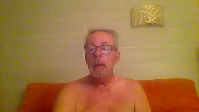 Snapshot of tuggy59 chatting on 09/09/25, 04:23 tuggy59 online show from 09/09/25, 04:23