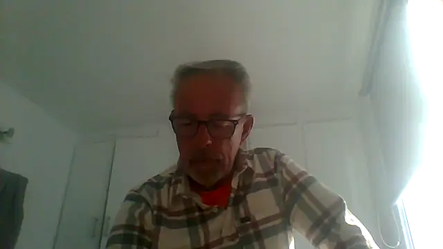 Snapshot of tuggy59 chatting on 09/18/25, 03:03 tuggy59 online show from 09/18/25, 03:03