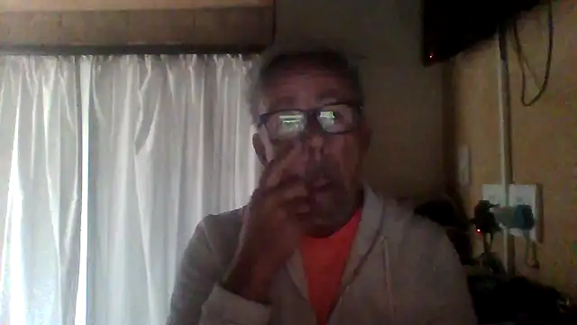 Snapshot of tuggy59 chatting on 10/04/25, 05:16 tuggy59 online show from 10/04/25, 05:16