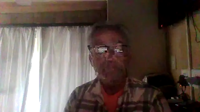 Snapshot of tuggy59 chatting on 10/05/25, 04:44 tuggy59 online show from 10/05/25, 04:44