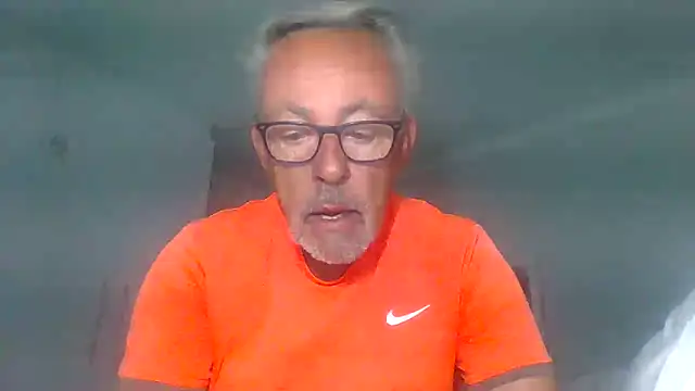 Snapshot of tuggy59 chatting on 10/06/25, 04:43 tuggy59 online show from 10/06/25, 04:43