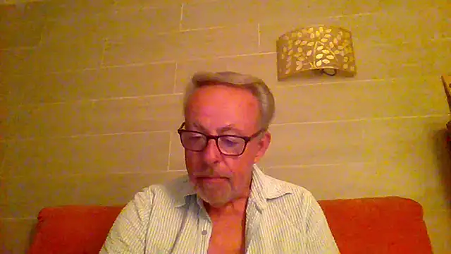 Snapshot of tuggy59 chatting on 06/02/26, 03:52 tuggy59 online show from 06/02/26, 03:52