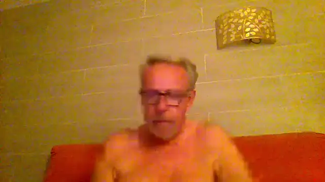 Snapshot of tuggy59 chatting on 06/03/26, 03:53 tuggy59 online show from 06/03/26, 03:53