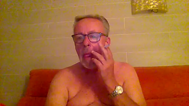 Snapshot of tuggy59 chatting on 06/06/26, 04:06 tuggy59 online show from 06/06/26, 04:06