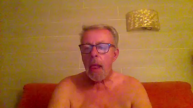 Snapshot of tuggy59 chatting on 06/07/26, 04:38 tuggy59 online show from 06/07/26, 04:38