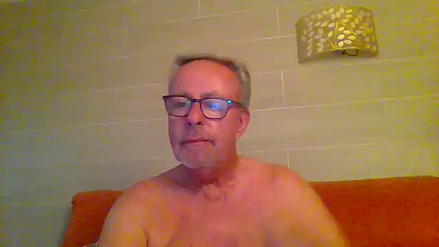 Snapshot of tuggy59 chatting on 06/10/26, 05:07 tuggy59 online show from 06/10/26, 05:07