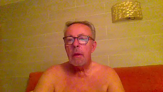 Snapshot of tuggy59 chatting on 06/11/26, 03:37 tuggy59 online show from 06/11/26, 03:37