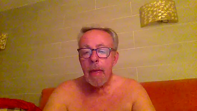 Snapshot of tuggy59 chatting on 06/12/26, 03:49 tuggy59 online show from 06/12/26, 03:49