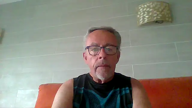 Snapshot of tuggy59 chatting on 06/14/26, 05:42 tuggy59 online show from 06/14/26, 05:42