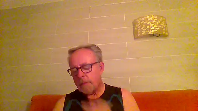 Snapshot of tuggy59 chatting on 06/15/26, 04:36 tuggy59 online show from 06/15/26, 04:36