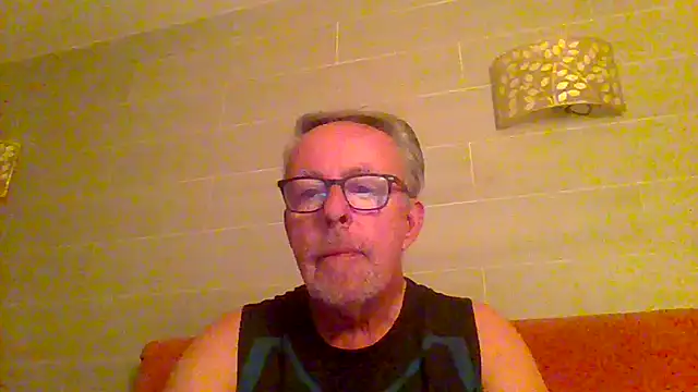 Snapshot of tuggy59 chatting on 06/16/26, 03:42 tuggy59 online show from 06/16/26, 03:42