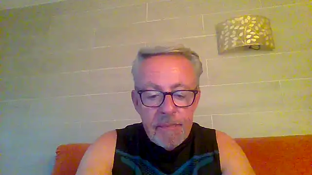 Snapshot of tuggy59 chatting on 06/18/26, 05:08 tuggy59 online show from 06/18/26, 05:08