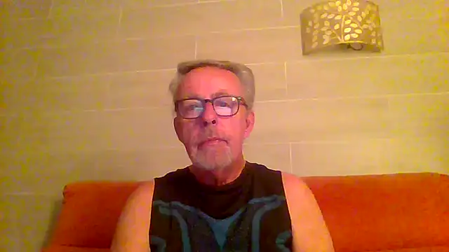 Snapshot of tuggy59 chatting on 06/19/26, 04:17 tuggy59 online show from 06/19/26, 04:17