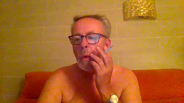 Snapshot of tuggy59 chatting on 06/20/26, 03:53 tuggy59 online show from 06/20/26, 03:53