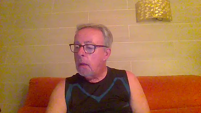 Snapshot of tuggy59 chatting on 06/21/26, 03:53 tuggy59 online show from 06/21/26, 03:53