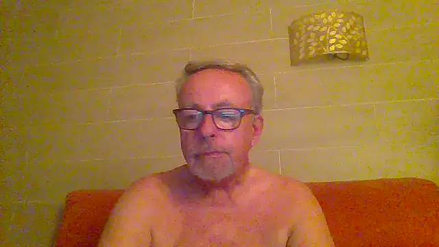 Snapshot of tuggy59 chatting on 06/23/26, 02:53 tuggy59 online show from 06/23/26, 02:53