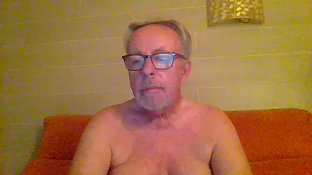 Snapshot of tuggy59 chatting on 06/25/26, 04:45 tuggy59 online show from 06/25/26, 04:45
