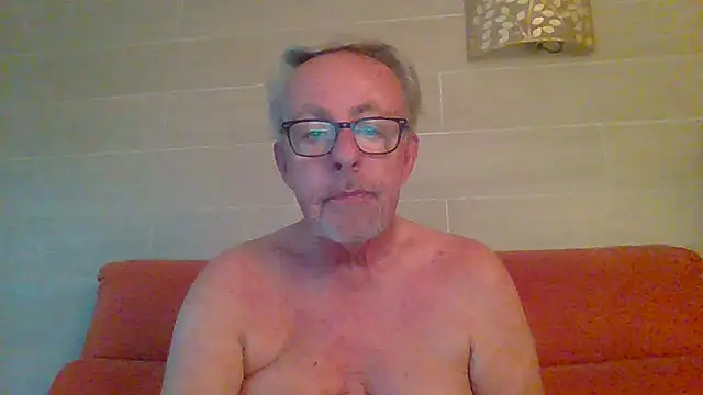Snapshot of tuggy59 chatting on 06/25/26, 05:12 tuggy59 online show from 06/25/26, 05:12