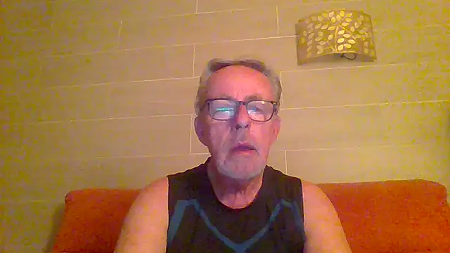 Snapshot of tuggy59 chatting on 06/26/26, 03:44 tuggy59 online show from 06/26/26, 03:44