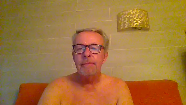 Snapshot of tuggy59 chatting on 06/27/26, 05:01 tuggy59 online show from 06/27/26, 05:01