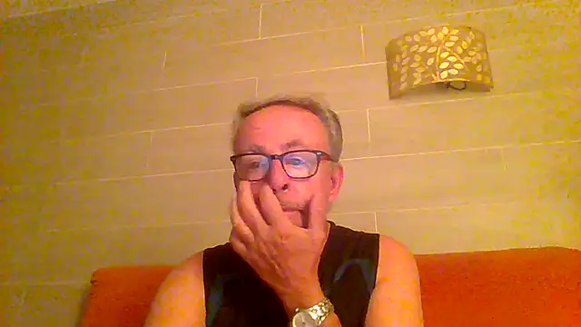 Snapshot of tuggy59 chatting on 06/28/26, 04:18 tuggy59 online show from 06/28/26, 04:18