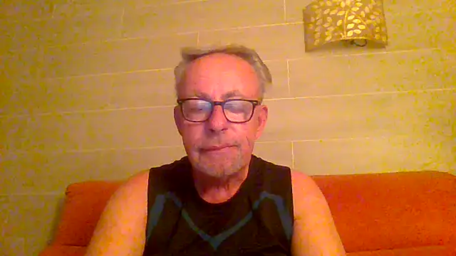 Snapshot of tuggy59 chatting on 07/06/26, 04:20 tuggy59 online show from 07/06/26, 04:20