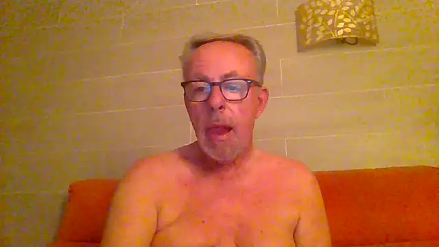 Snapshot of tuggy59 chatting on 07/10/26, 04:50 tuggy59 online show from 07/10/26, 04:50