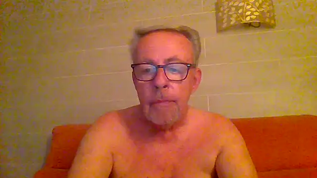 Snapshot of tuggy59 chatting on 07/11/26, 04:59 tuggy59 online show from 07/11/26, 04:59
