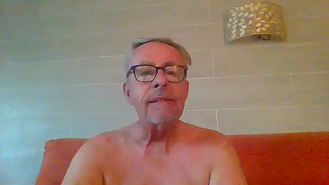Snapshot of tuggy59 chatting on 07/12/26, 06:04 tuggy59 online show from 07/12/26, 06:04