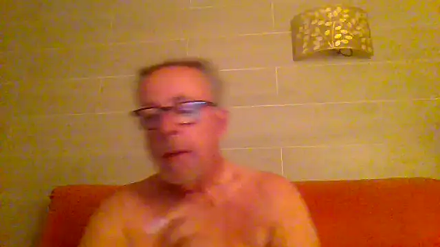 Snapshot of tuggy59 chatting on 07/13/26, 03:53 tuggy59 online show from 07/13/26, 03:53