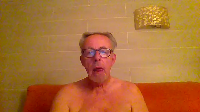 Snapshot of tuggy59 chatting on 07/14/26, 04:17 tuggy59 online show from 07/14/26, 04:17