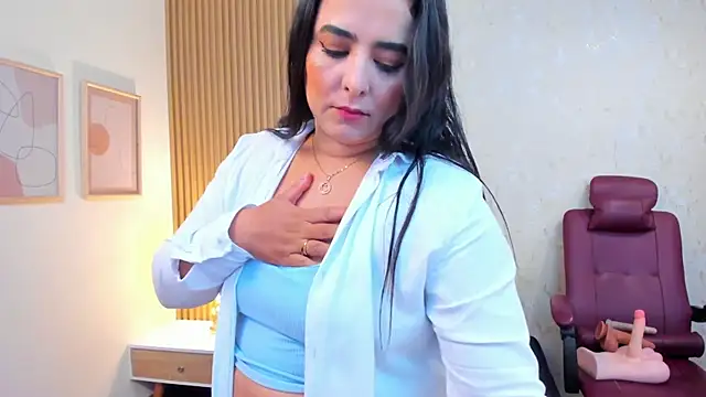 Snapshot of taylor_bennet chatting on 10/30/25, 12:17 taylor bennet online show from 10/30/25, 12:17