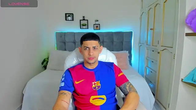 Snapshot of Alex_cute77 chatting on 02/22/25, 12:19 Alex cute77 online show from 02/22/25, 12:19