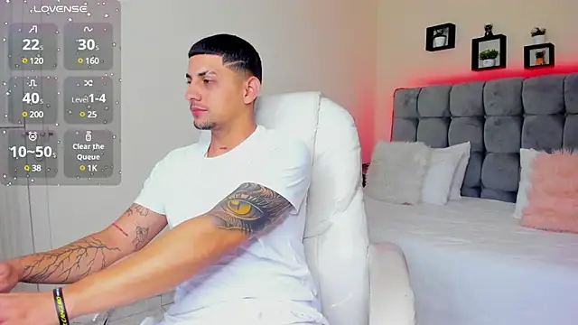 Snapshot of Alex_cute77 chatting on 02/26/25, 12:14 Alex cute77 online show from 02/26/25, 12:14