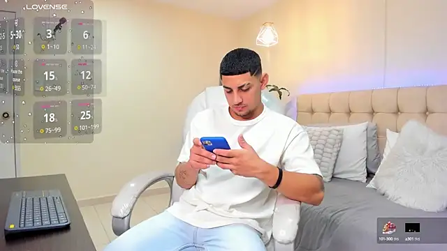 Snapshot of Alex_cute77 chatting on 03/05/25, 12:22 Alex cute77 online show from 03/05/25, 12:22