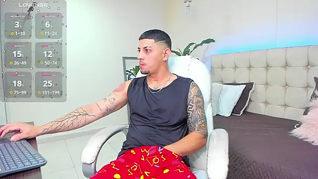 Snapshot of Alex_cute77 chatting on 03/18/25, 12:03 Alex cute77 online show from 03/18/25, 12:03