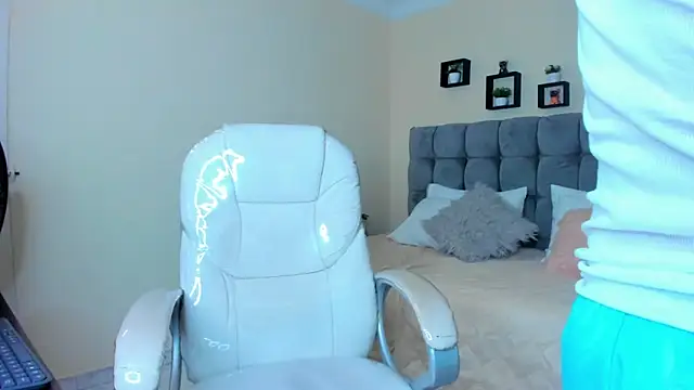 Snapshot of Alex_cute77 chatting on 03/19/25, 12:23 Alex cute77 online show from 03/19/25, 12:23