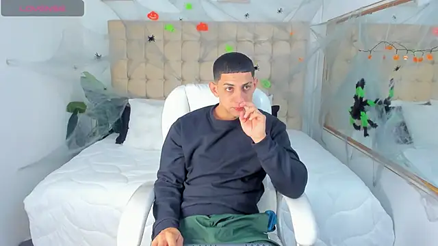 Snapshot of Alex_cute77 chatting on 10/06/25, 12:24 Alex cute77 online show from 10/06/25, 12:24