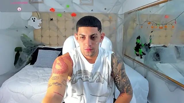 Snapshot of Alex_cute77 chatting on 10/08/25, 12:14 Alex cute77 online show from 10/08/25, 12:14