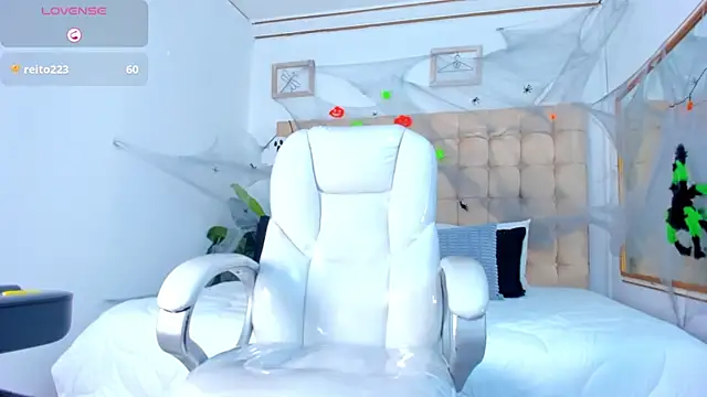 Snapshot of Alex_cute77 chatting on 10/13/25, 11:10 Alex cute77 online show from 10/13/25, 11:10